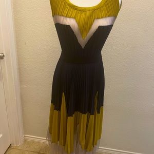 BCBG Maxazia pleated MIDI dress sleeveless